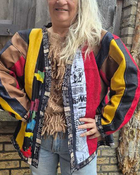 Voorkant van kleurrijke upcycled patchwork jas gedragen door model, boho stijl, handgemaakt en one of a kind ontwerp
